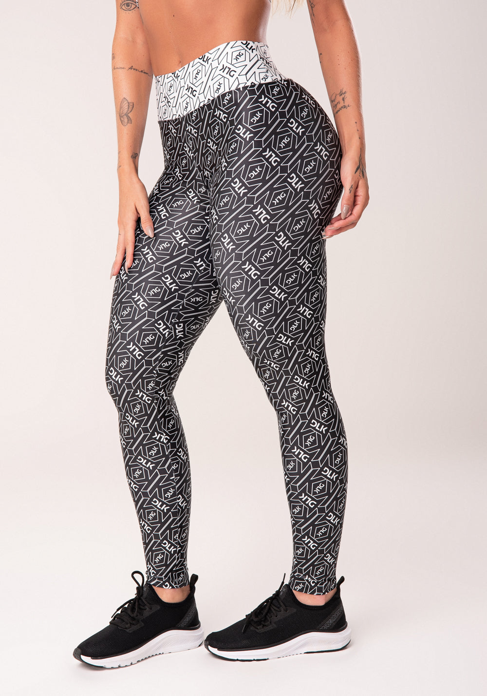 Legging Fitness Feminina Branco E Preto Logomania Flow Dlk