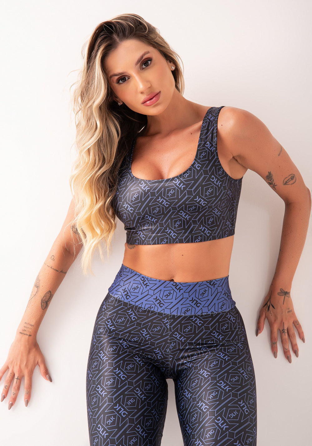 Top Fitness Feminino Preto E Azul Logomania Flow Dlk