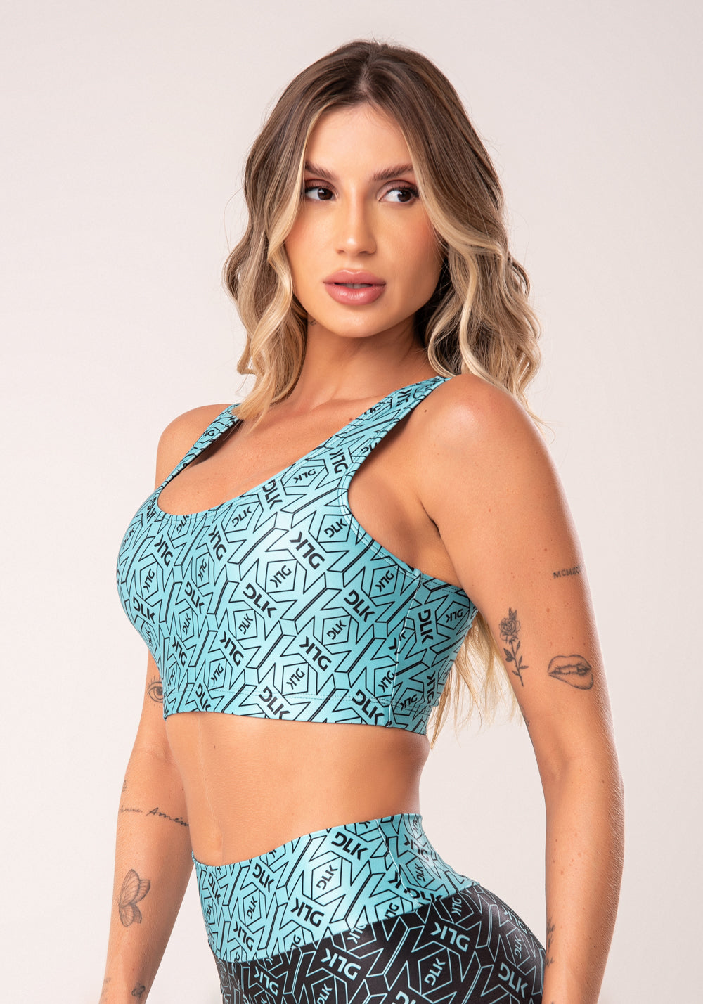 Top Fitness Feminino Verde E Preto Logomania Flow Dlk