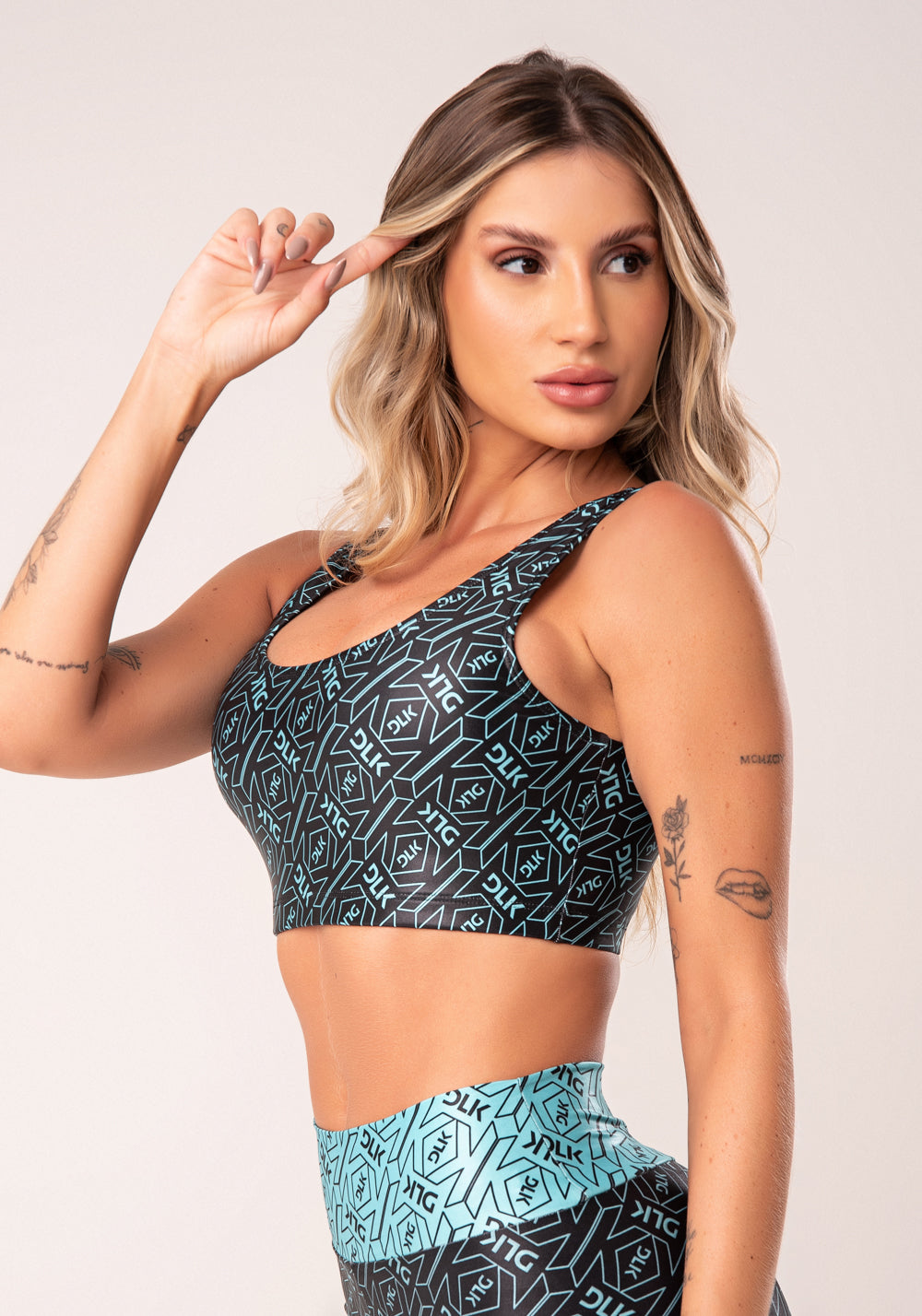 Top Fitness Feminino Preto E Verde Logomania Flow Dlk