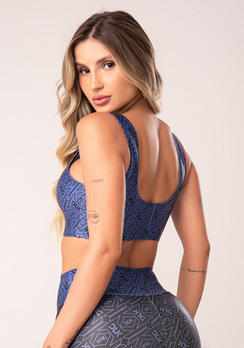 Top Fitness Feminino Azul E Preto Logomania Flow Dlk