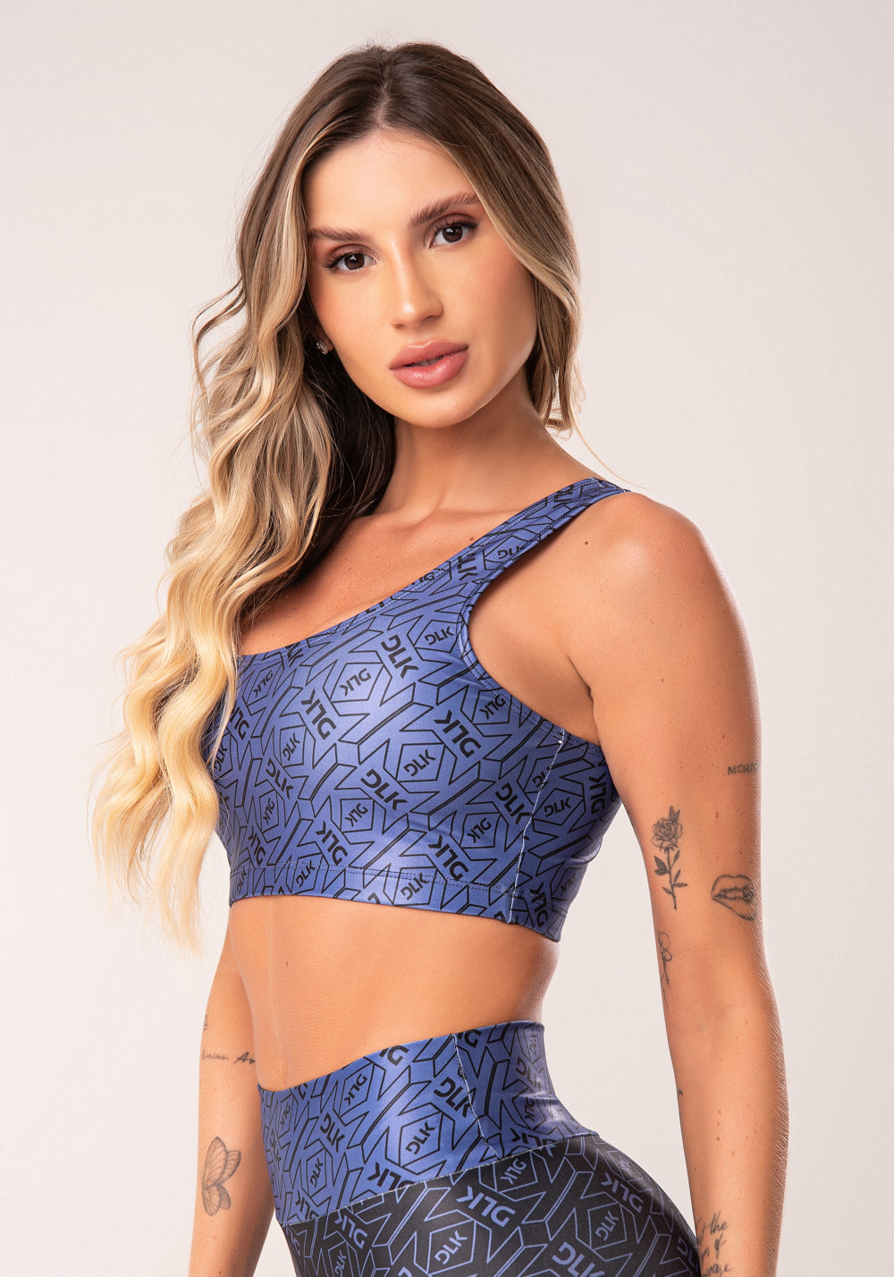 Top Fitness Feminino Azul E Preto Logomania Flow Dlk