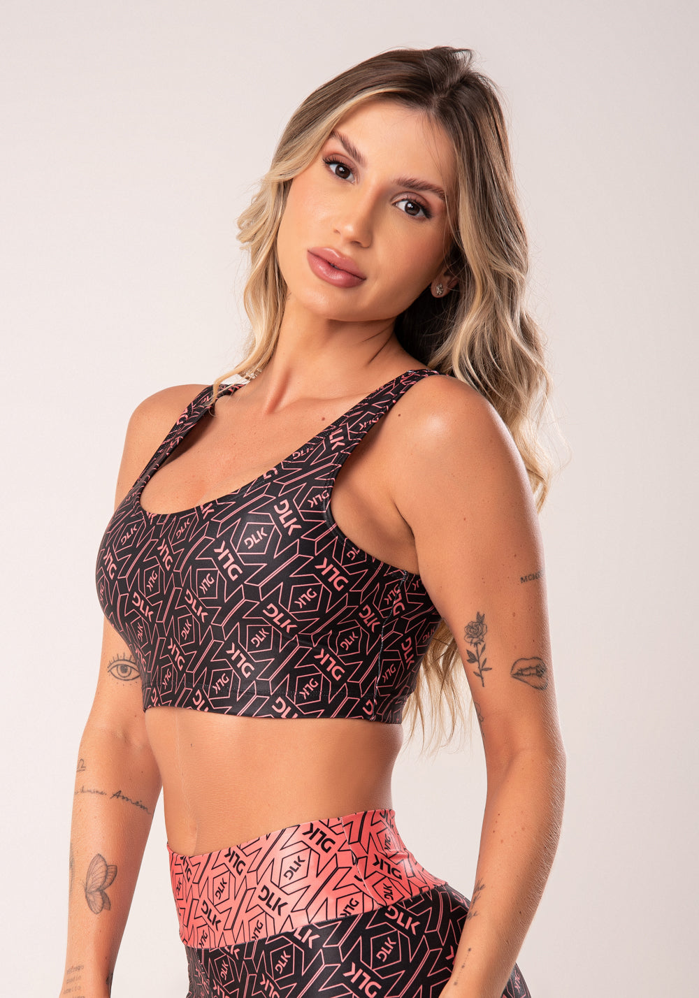 Top Fitness Feminino Preto E Coral Logomania Flow Dlk