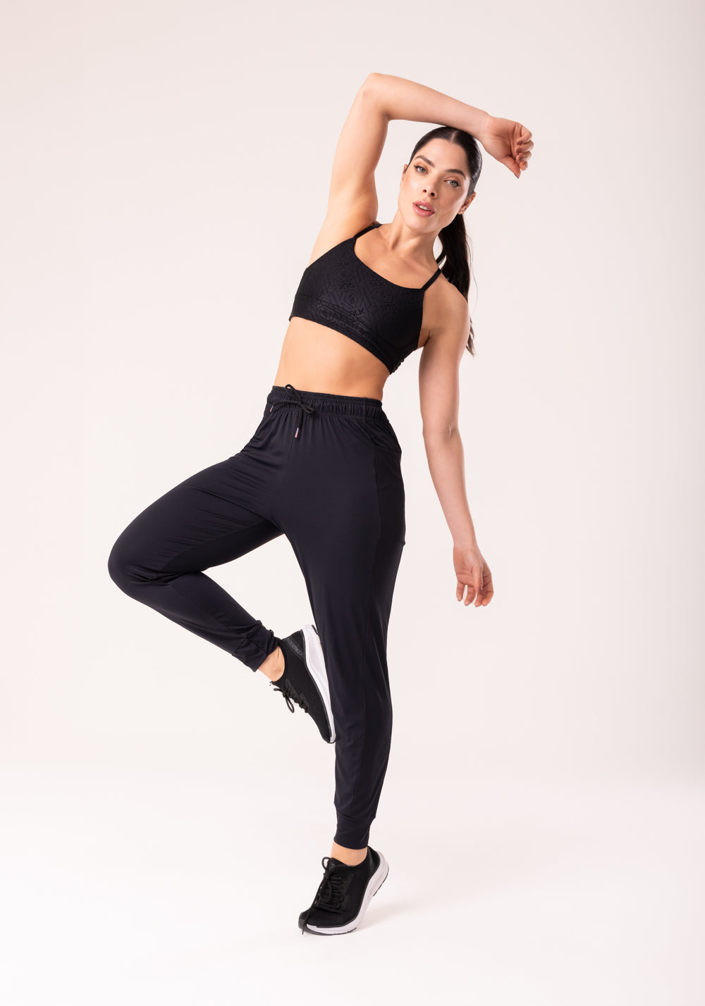Calça Jogger Feminina Preto Com Bolso Flow Dlk