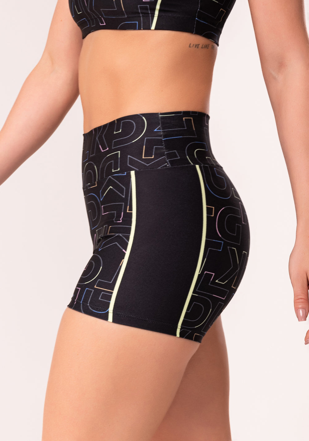 Short Fitness Feminino Estampado Logomania Colorido Printed Dlk