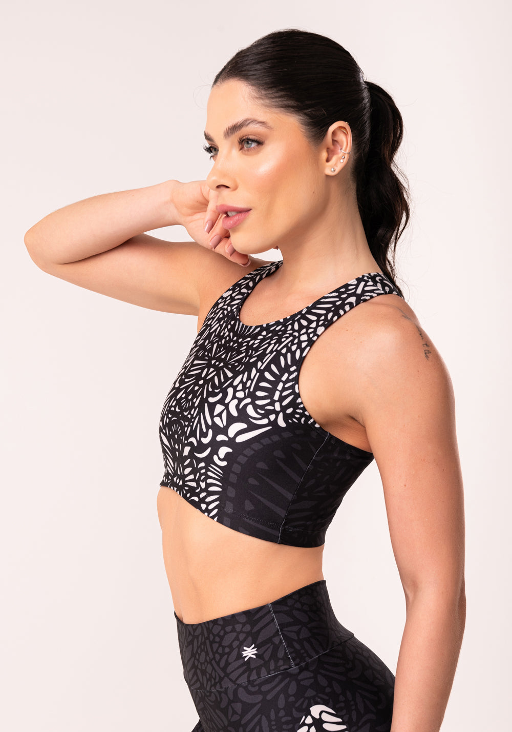 Top Fitness Feminino Nadador Arabesco Preto E Nude Printed Dlk