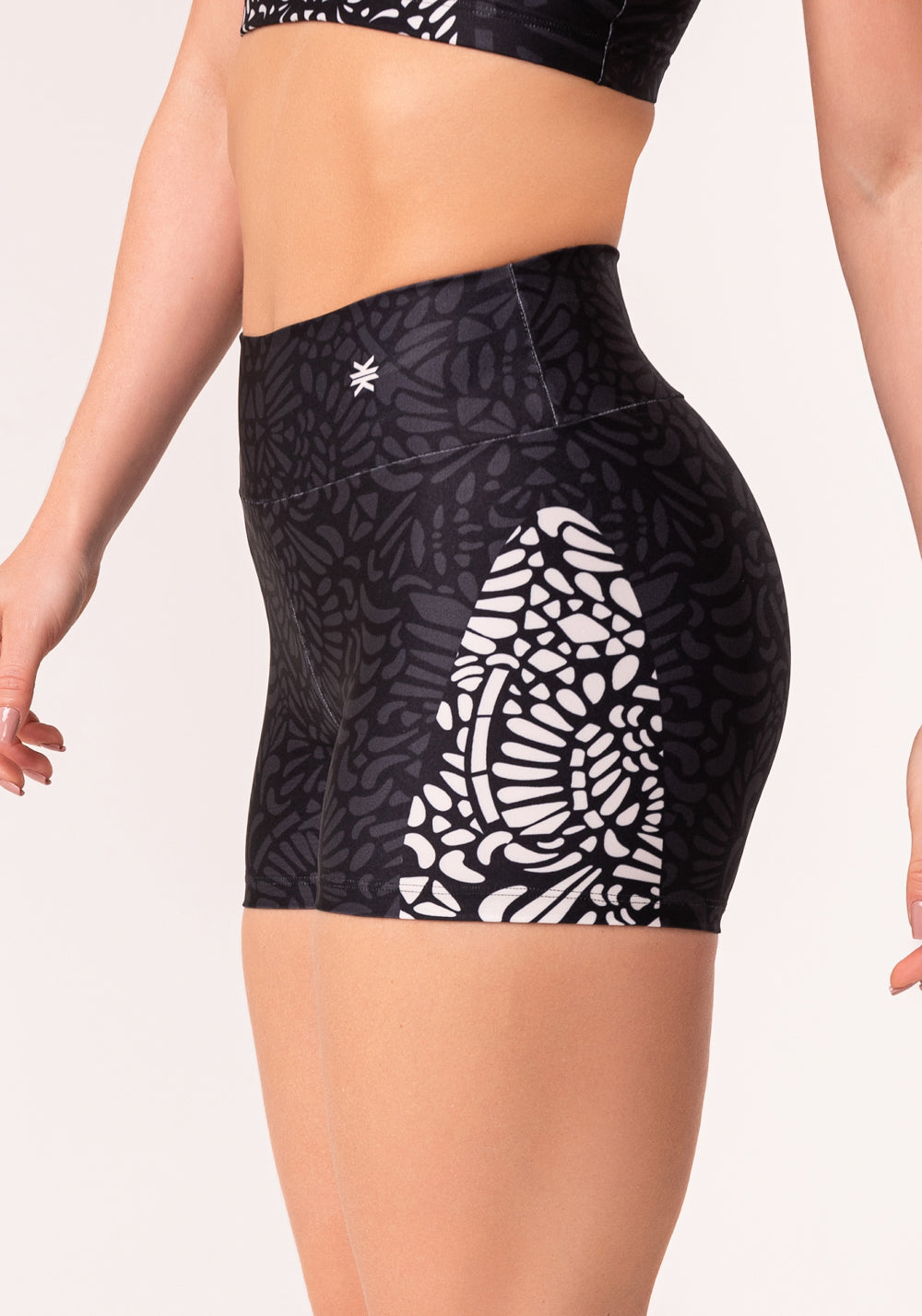 Short Fitness Feminino Estampado Arabesco Preto E Nude Printed Dlk