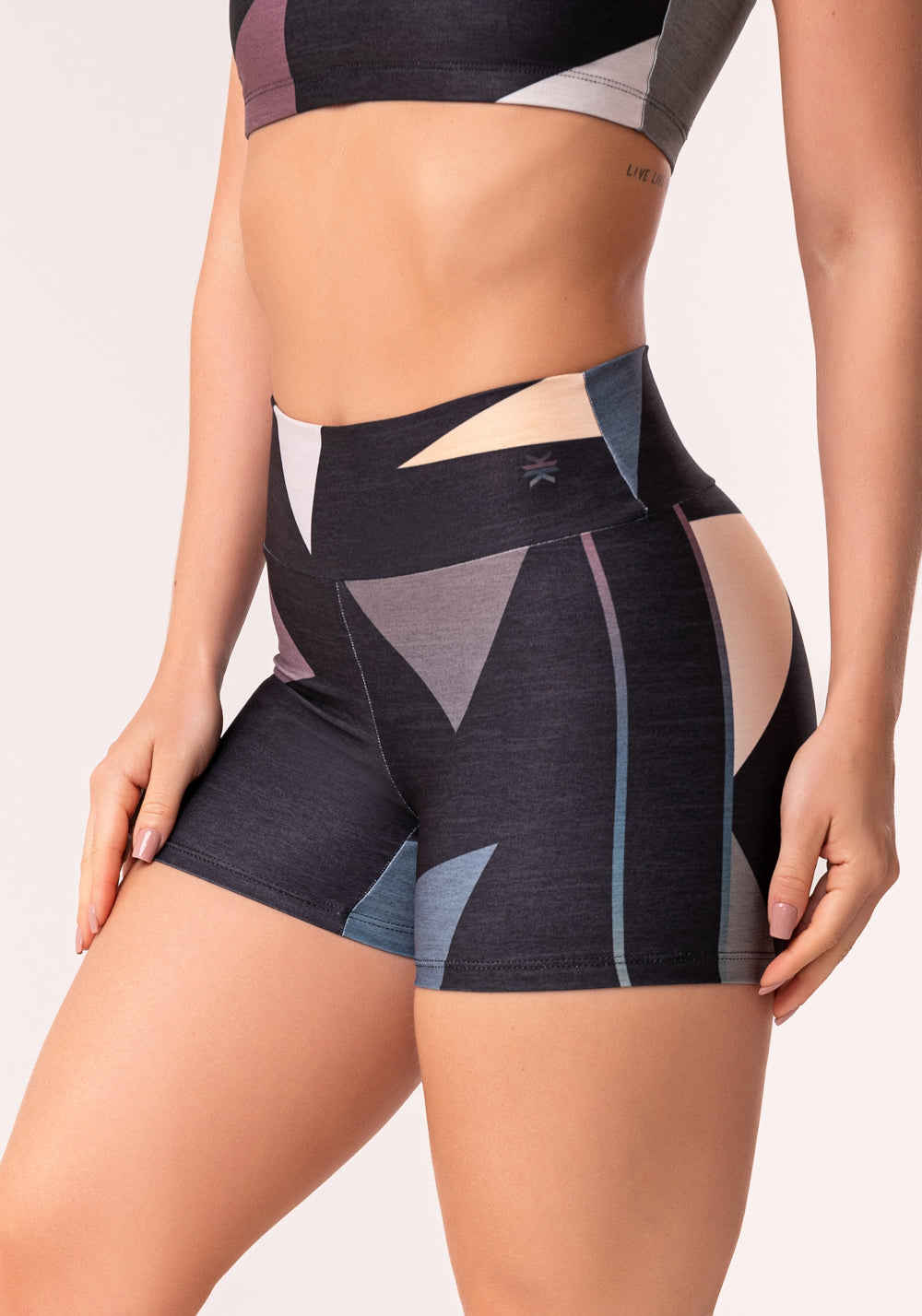 Short Fitness Feminino Estampado Geométrico Degradê Printed Dlk