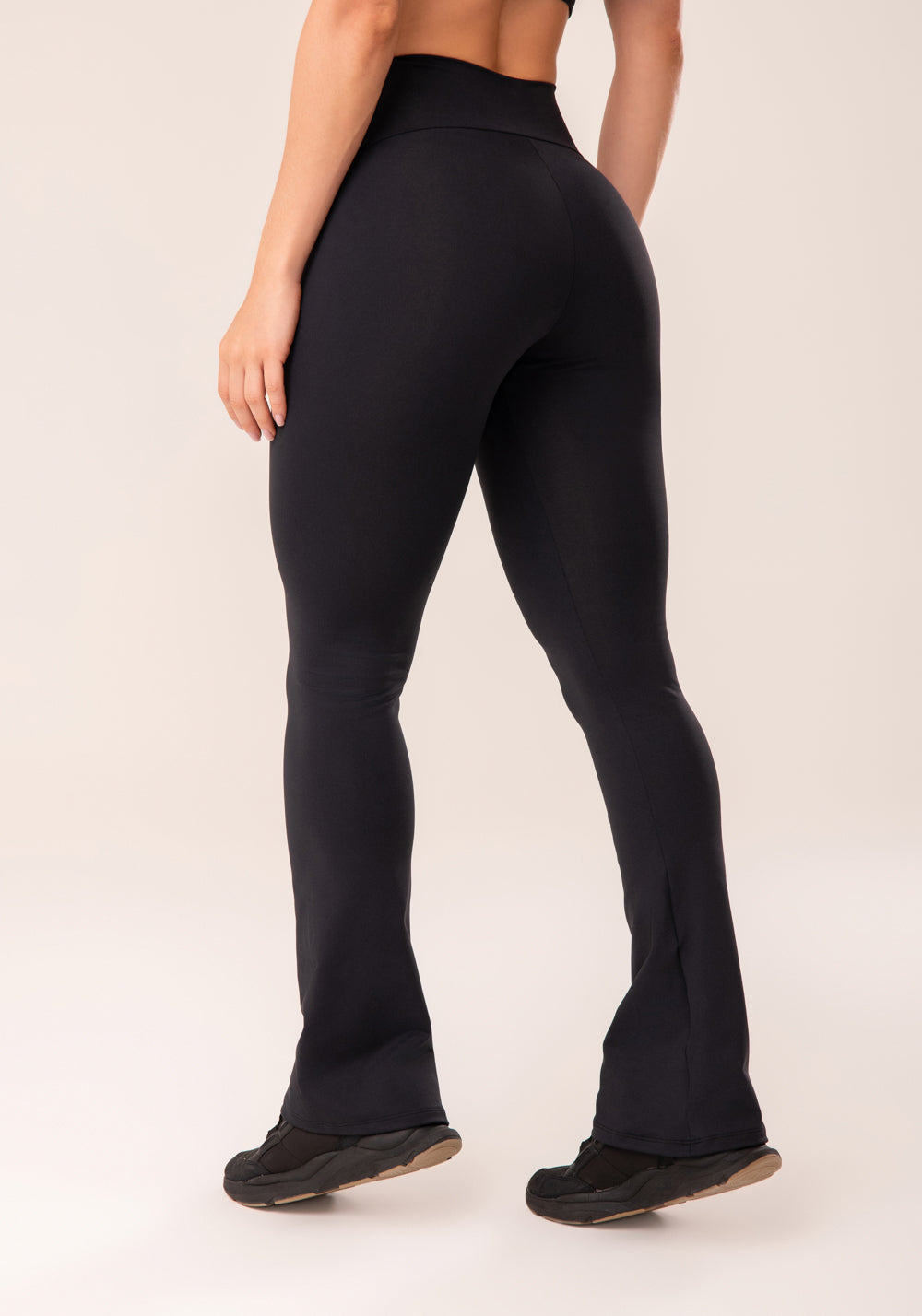 Calça Flare Preto Cós Transpassado Harmony Dlk
