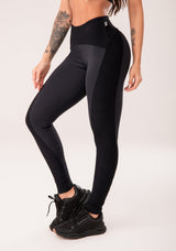 Legging Fitness Feminina Preto Com Recortes Harmony Dlk