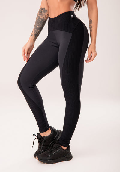 Legging Fitness Feminina Preto Com Recortes Harmony Dlk