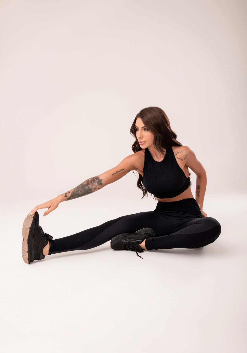 Legging Fitness Feminina Preto Com Recortes Harmony Dlk