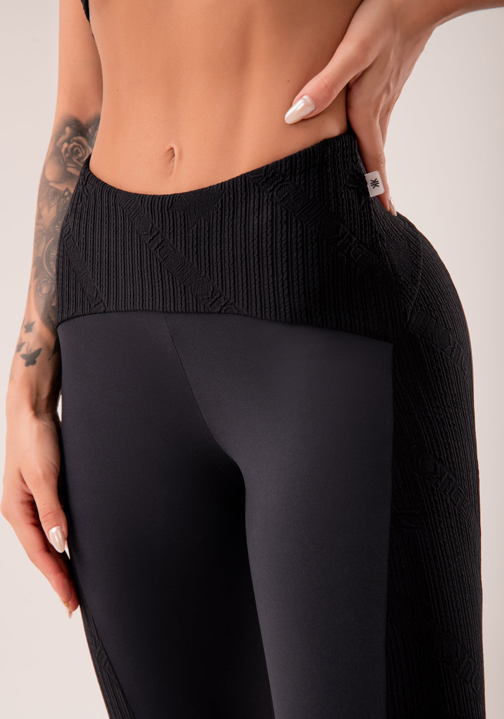 Legging Fitness Feminina Preto Com Recortes Harmony Dlk
