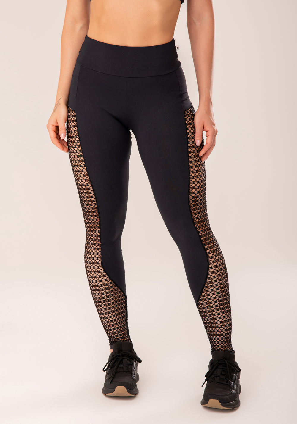 Legging Fitness Feminina Preto Com Recortes Em Tela Harmony Dlk