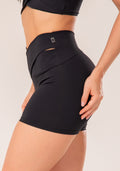 Short Fitness Feminino Preto Com Cós Transpassado Harmony Dlk
