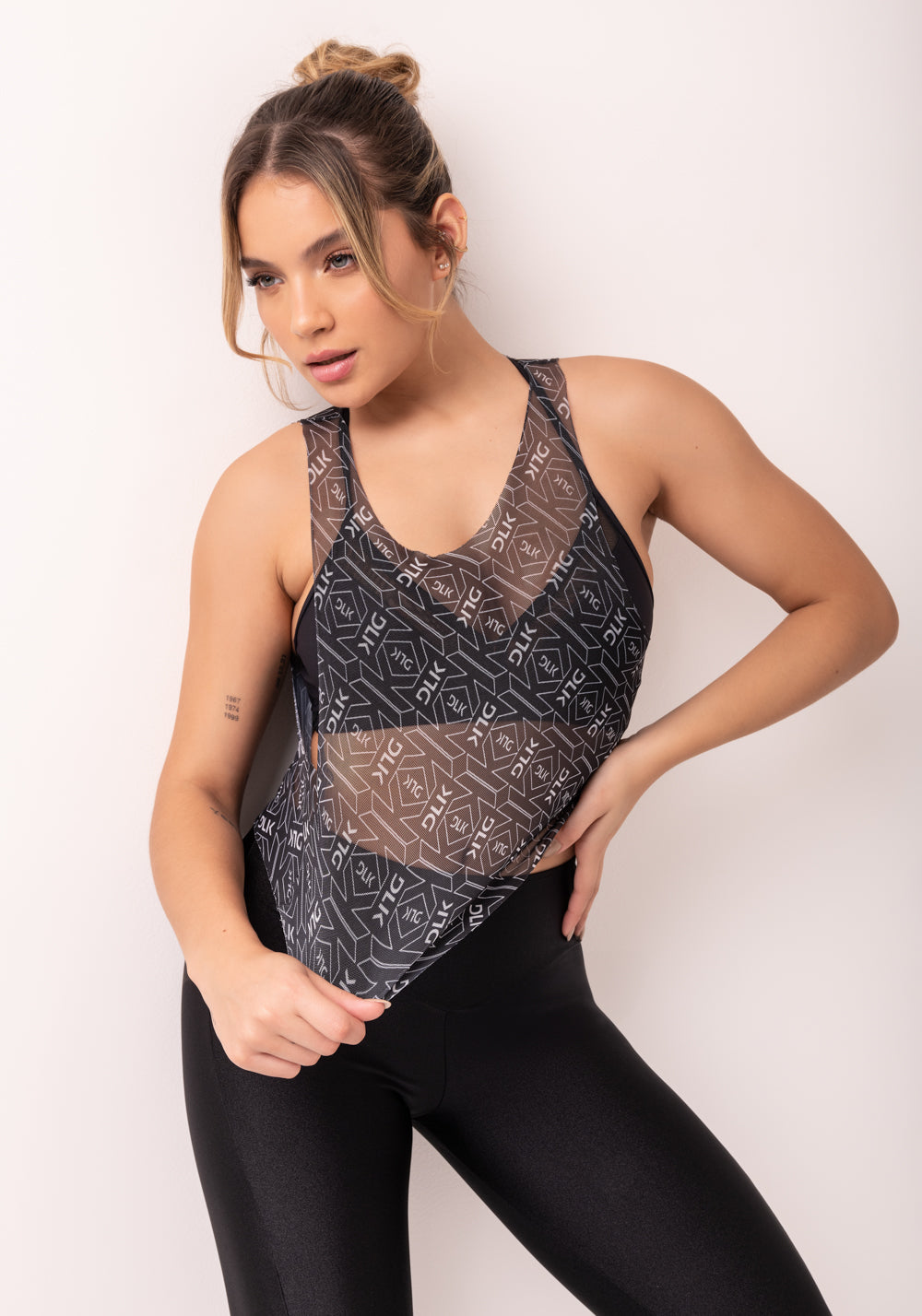 Cropped De Tule Feminino Preto E Branco Logomania Flow Dlk