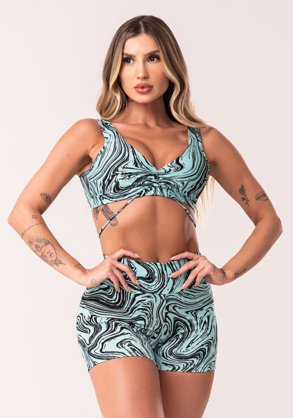 Conjunto Fitness Feminino Verde Top Franzido E Short Estampa Abstract Duo Euphoria Dlk