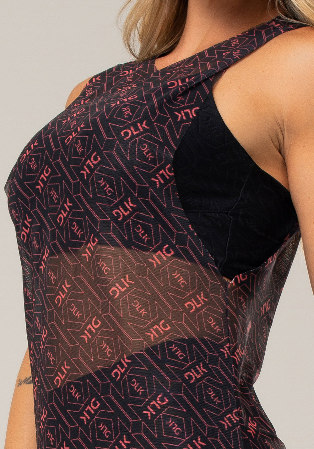 Camiseta Fitness Feminina Maxi Cava De Tule Preto E Coral Logomania Flow Dlk