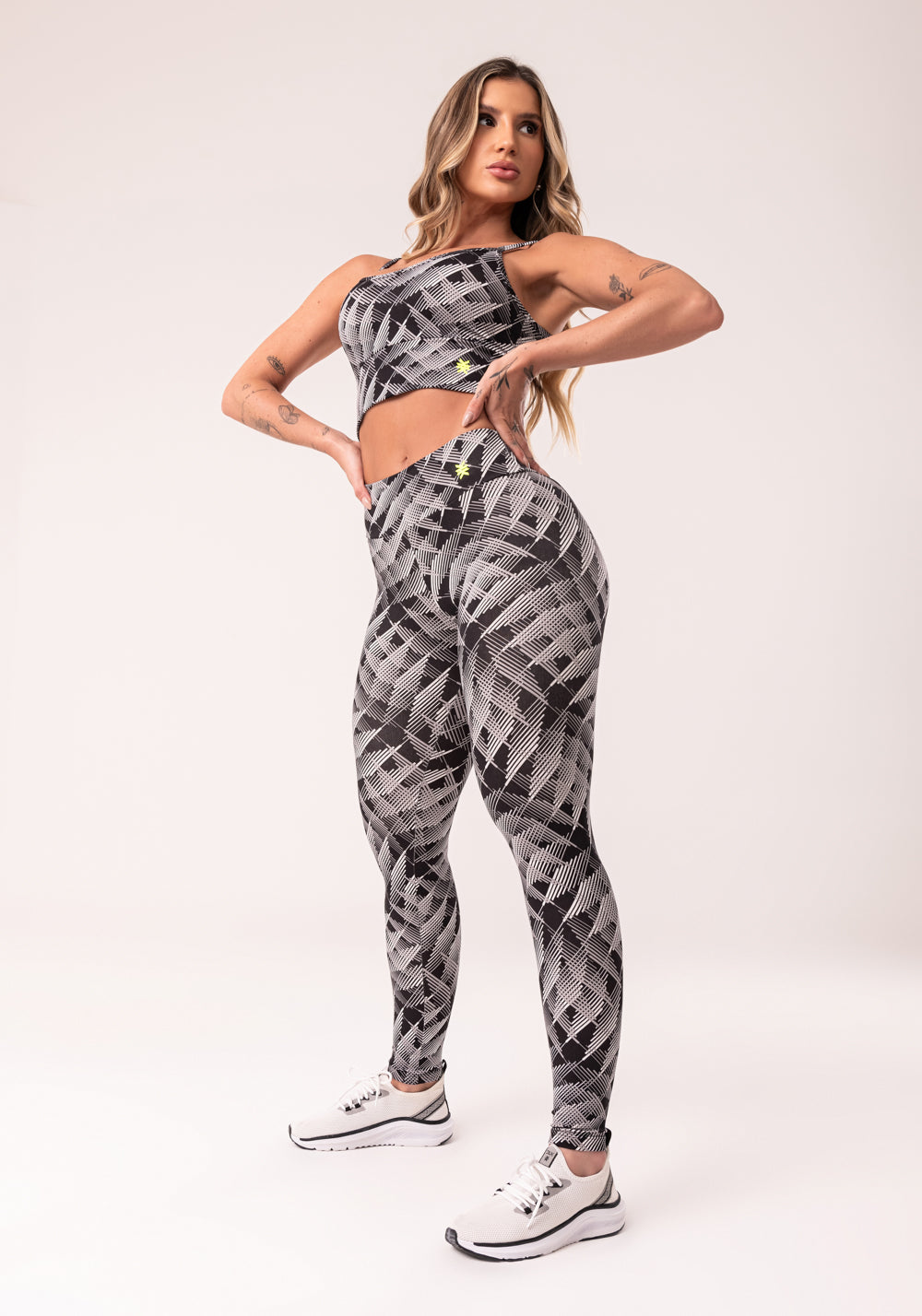 Legging Fitness Feminina Cinza Estampada Abstract Lines Euphoria Dlk
