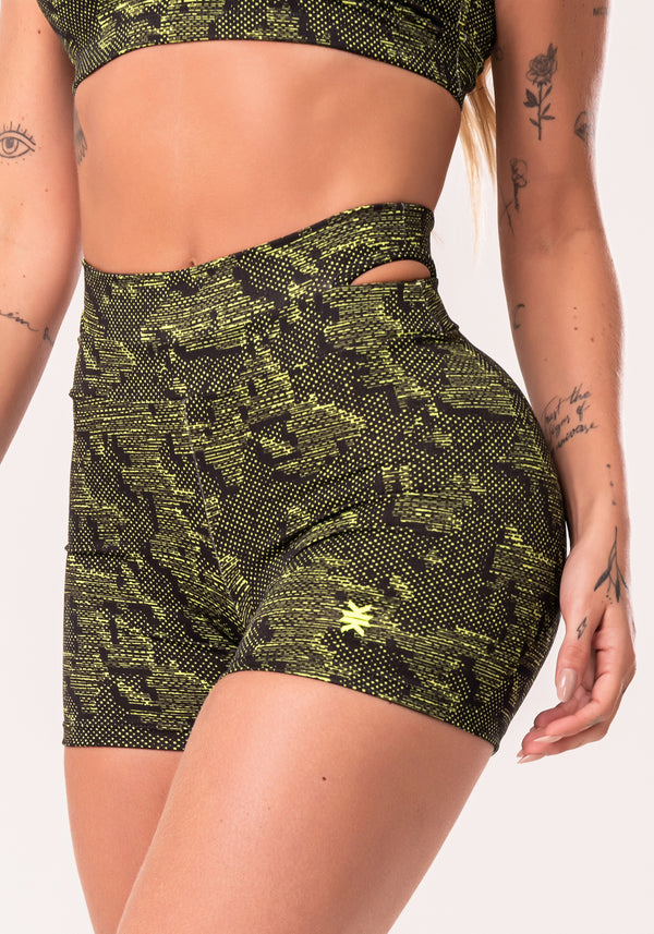 Short Fitness Feminino Neon Com Detalhe Vazado Estampado Camouflage Euphoria Dlk