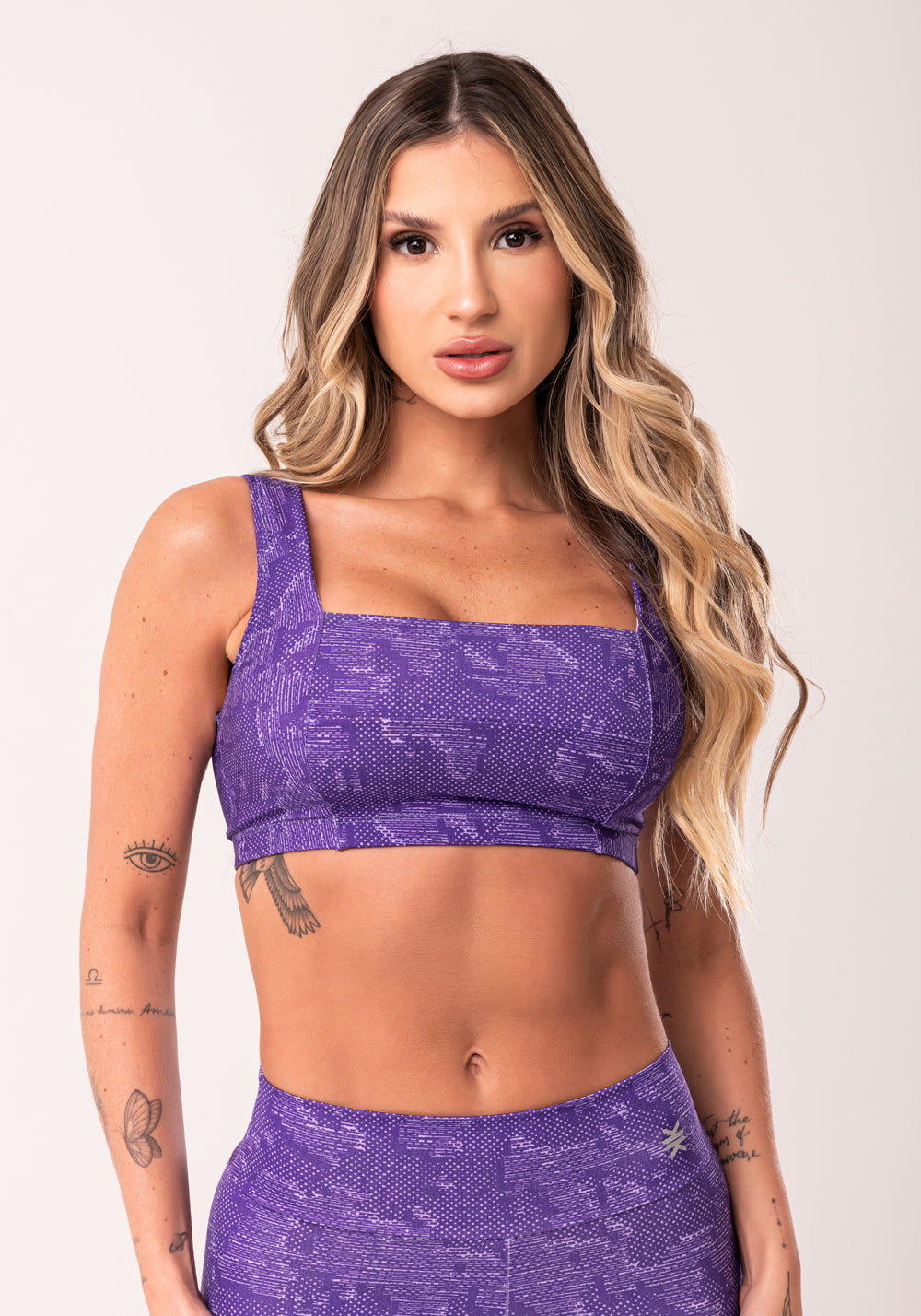 Top Fitness Feminino Lilás Decote Reto Estampado Camouflage Euphoria Dlk