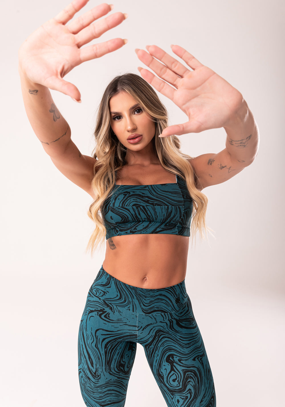 Top Fitness Feminino Petróleo Decote Reto Estampado Abstract Duo Euphoria Dlk