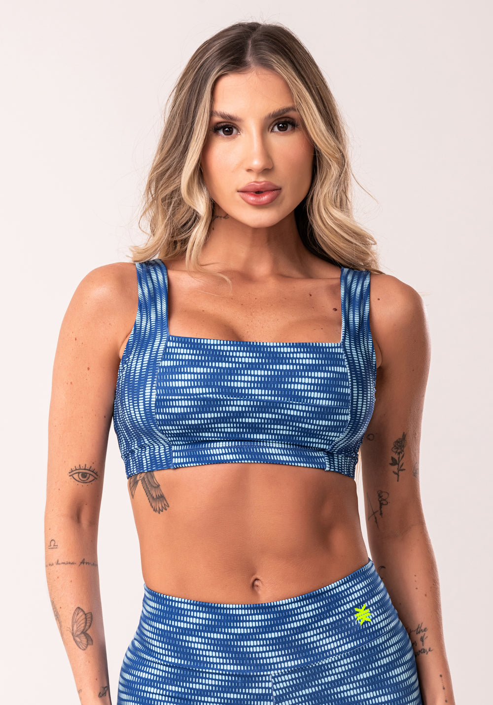 Top Fitness Feminino Azul Decote Reto Estampado Zig Zag Waves Euphoria Dlk