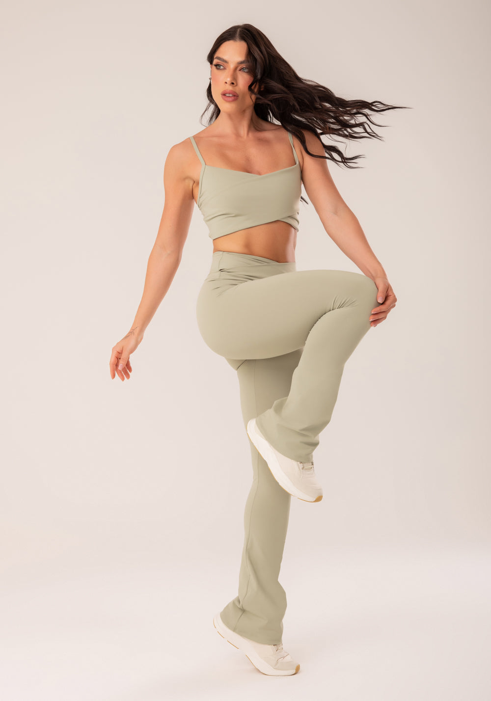 Calça Flare Oliva Cós Transpassado Harmony Dlk