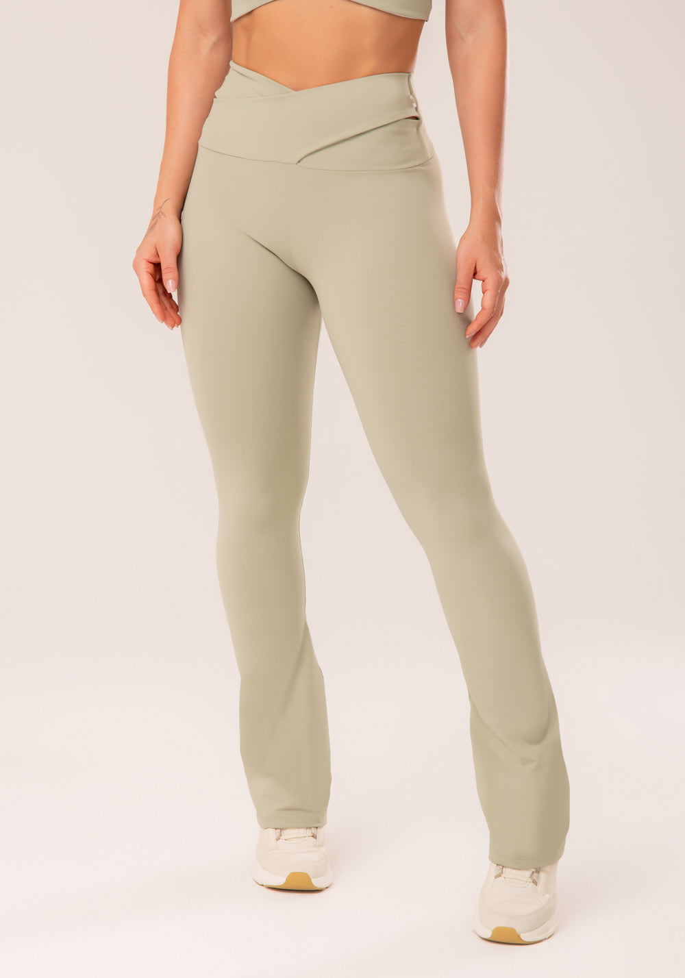 Calça Flare Oliva Cós Transpassado Harmony Dlk