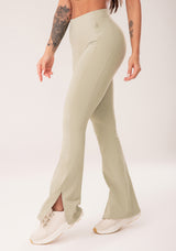 Calça Flare Feminina Oliva Com Fenda Harmony Dlk