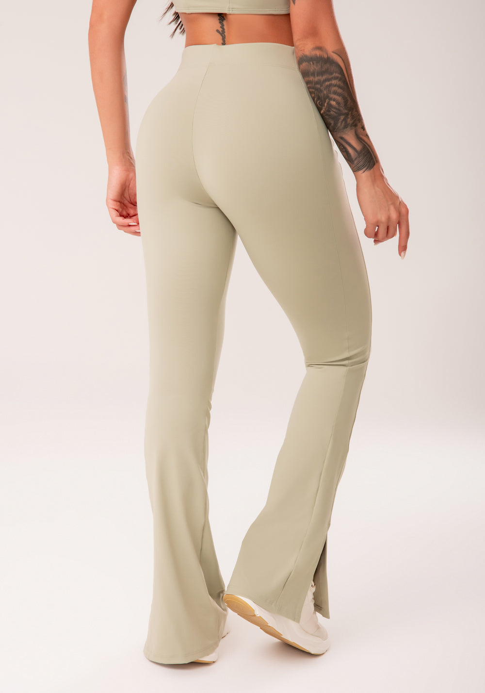 Calça Flare Feminina Oliva Com Fenda Harmony Dlk
