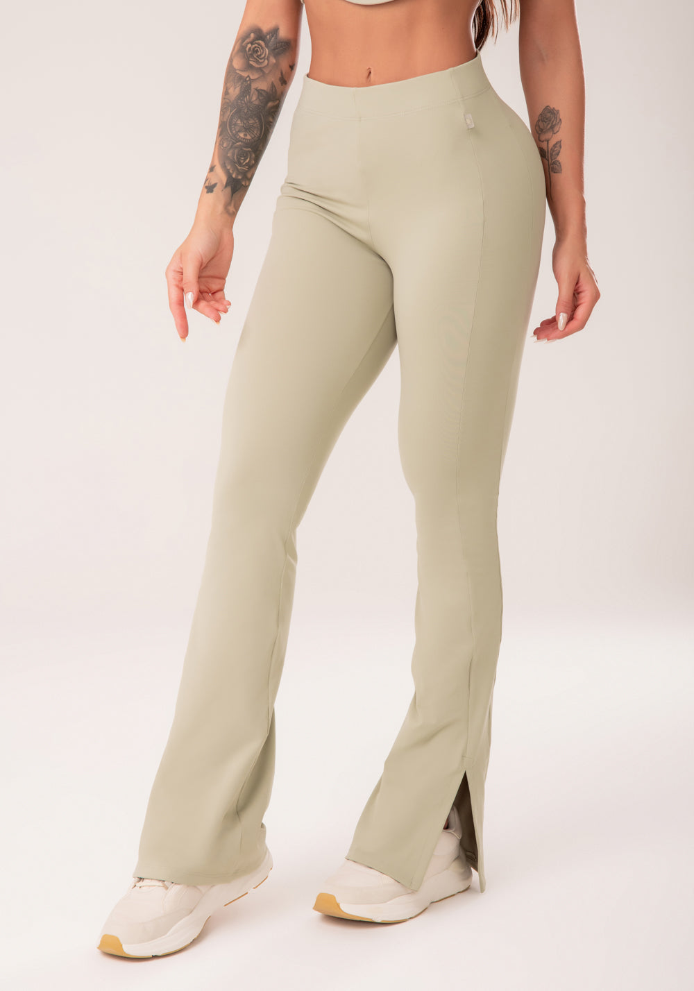 Calça Flare Feminina Oliva Com Fenda Harmony Dlk