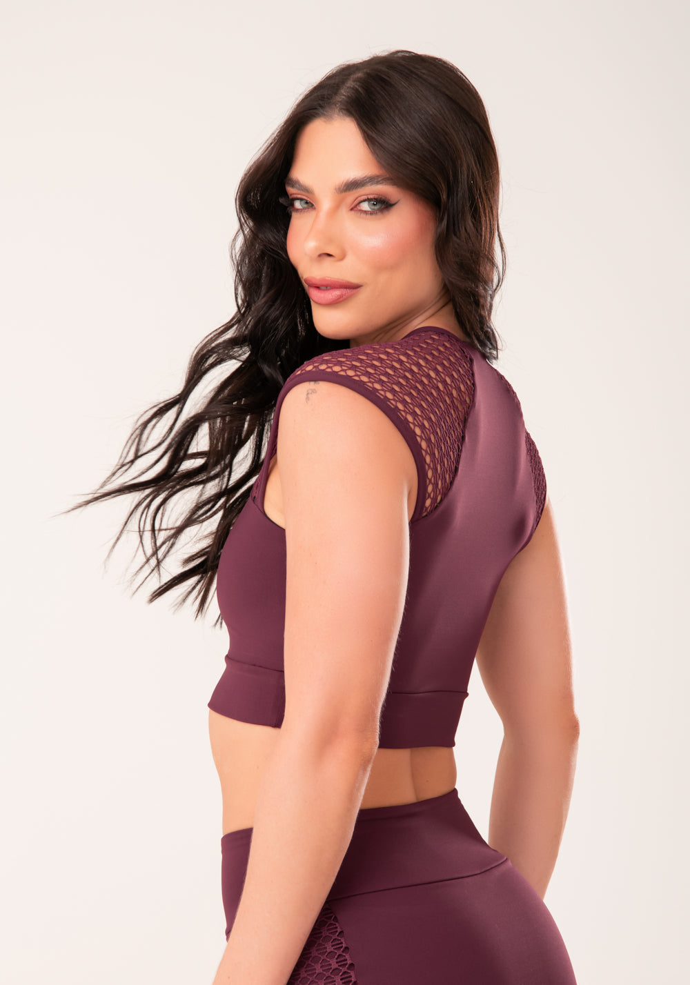 Cropped Feminino Vinho Manga Curta De Tela Harmony Dlk