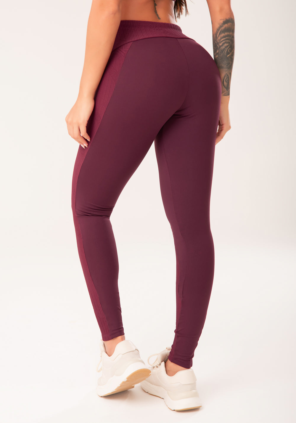Legging Fitness Feminina Vinho Com Recortes Harmony Dlk