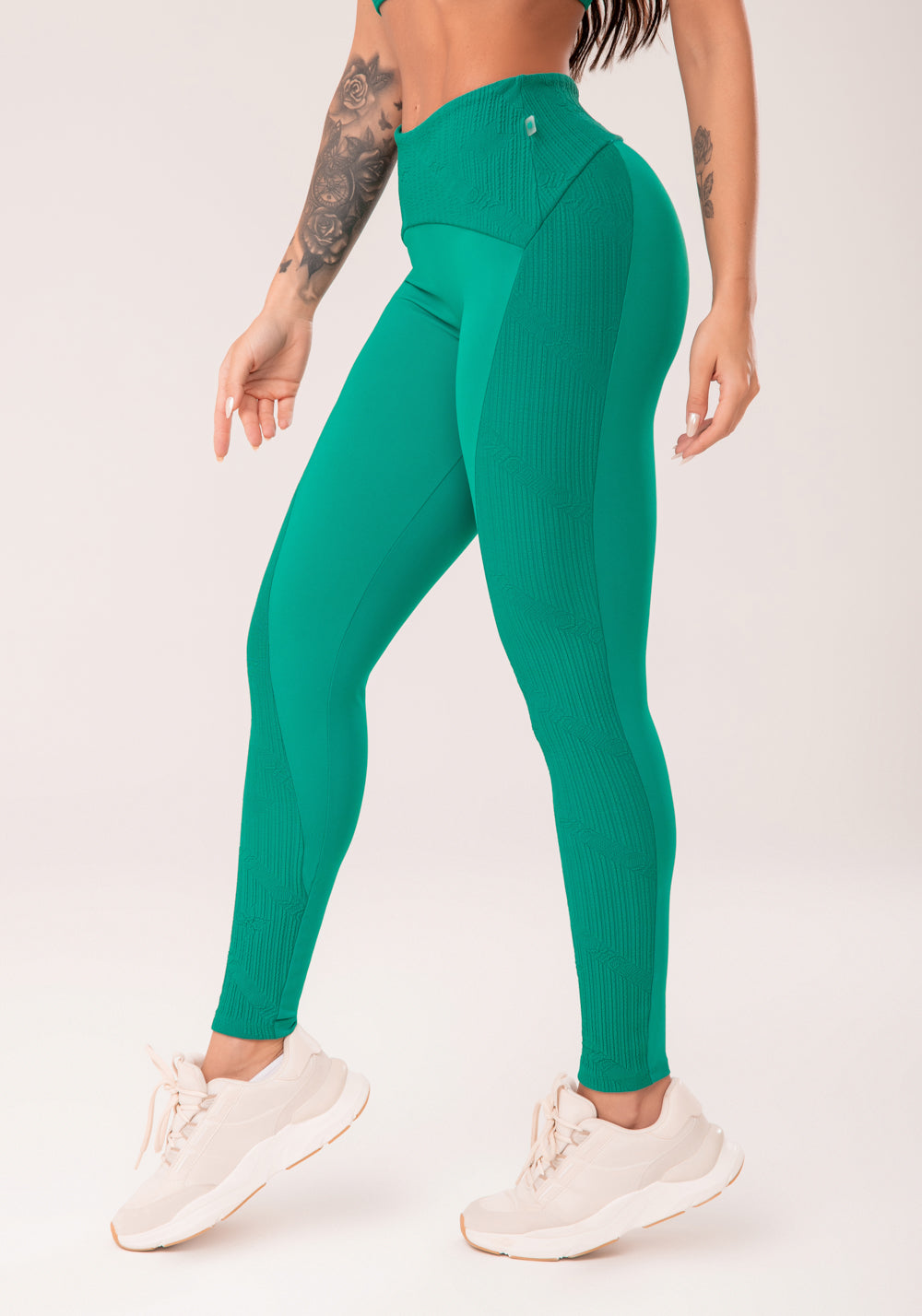 Legging Fitness Feminina Verde Com Recortes Harmony Dlk