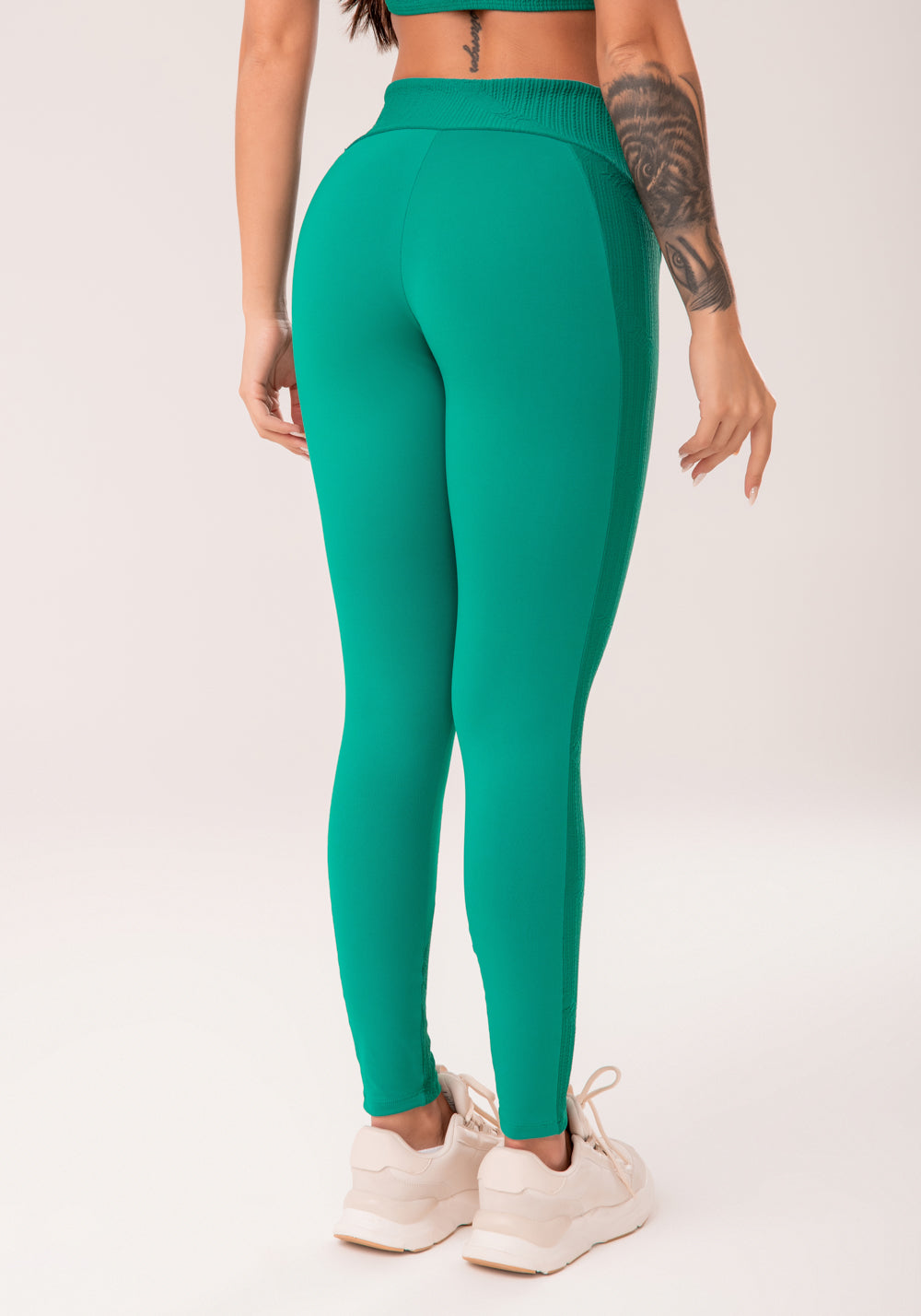 Legging Fitness Feminina Verde Com Recortes Harmony Dlk