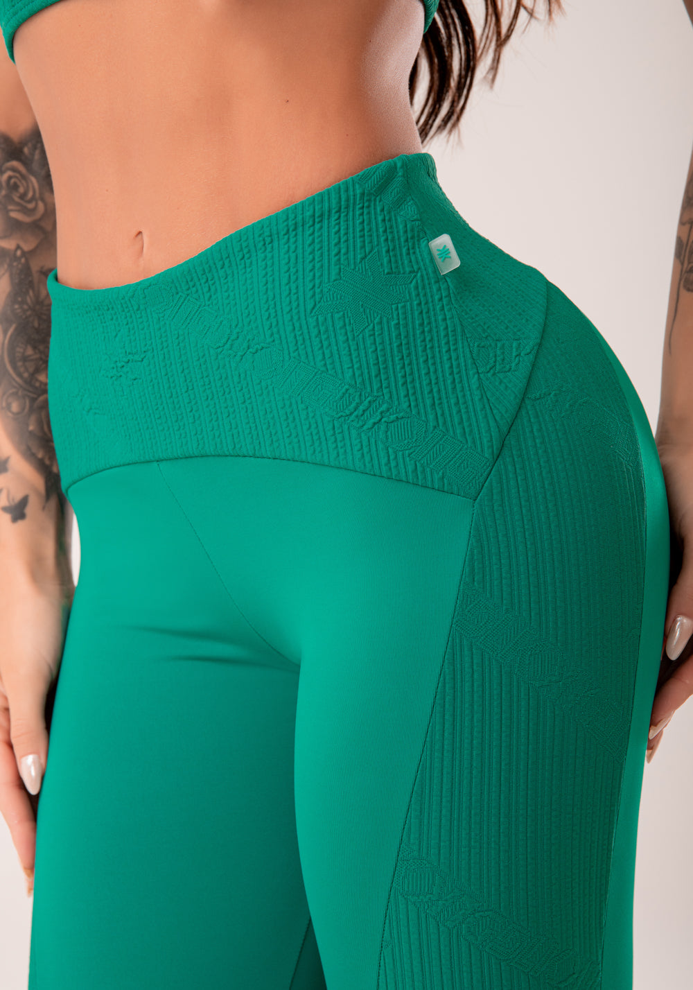 Legging Fitness Feminina Verde Com Recortes Harmony Dlk