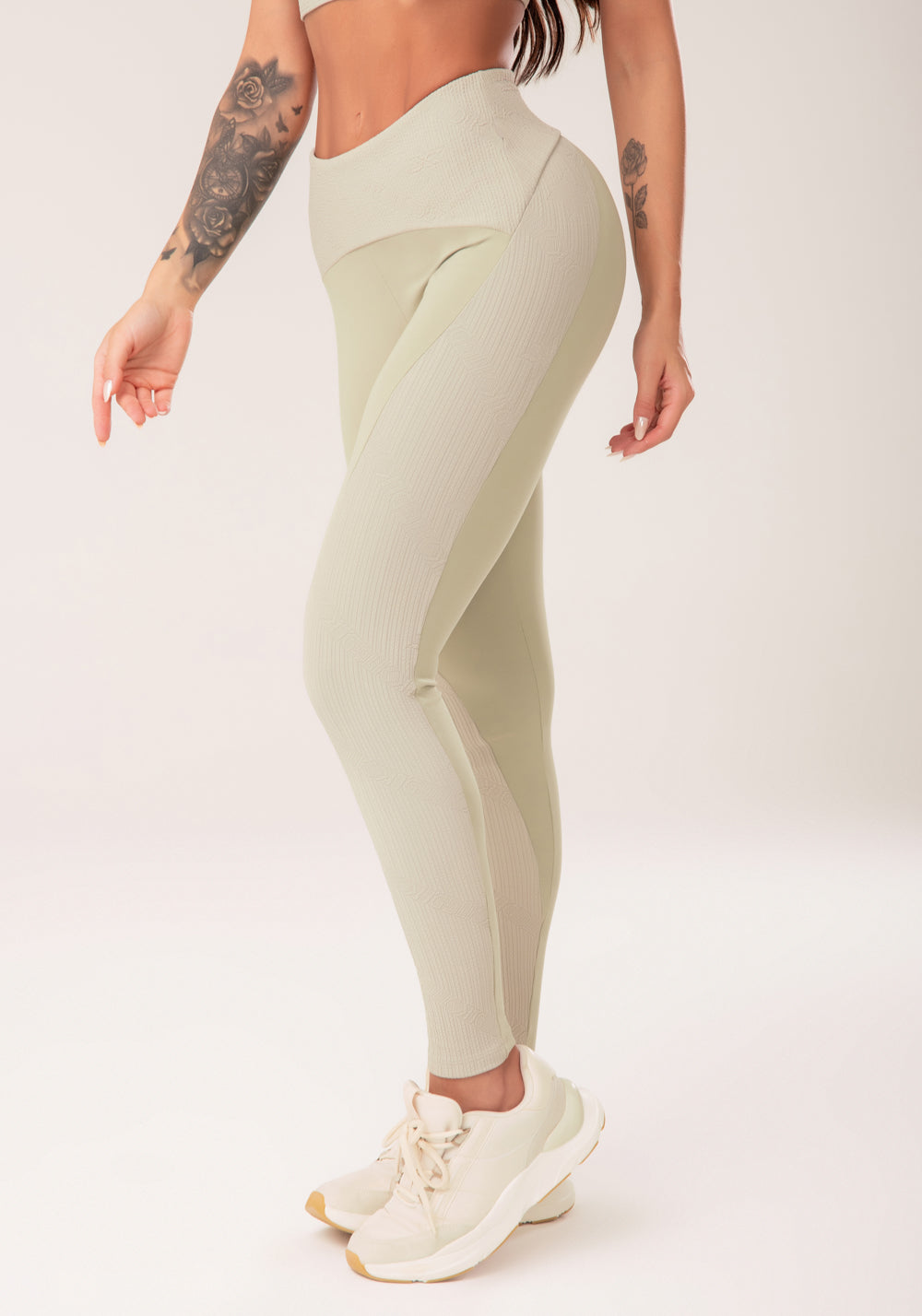 Legging Fitness Feminina Oliva Com Recortes Harmony Dlk