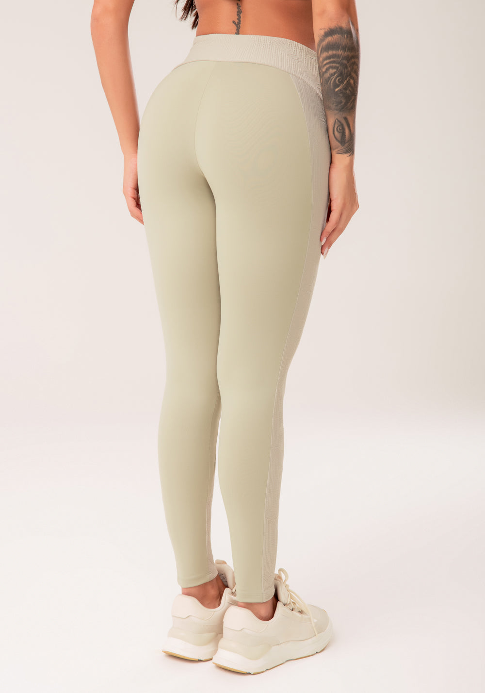 Legging Fitness Feminina Oliva Com Recortes Harmony Dlk