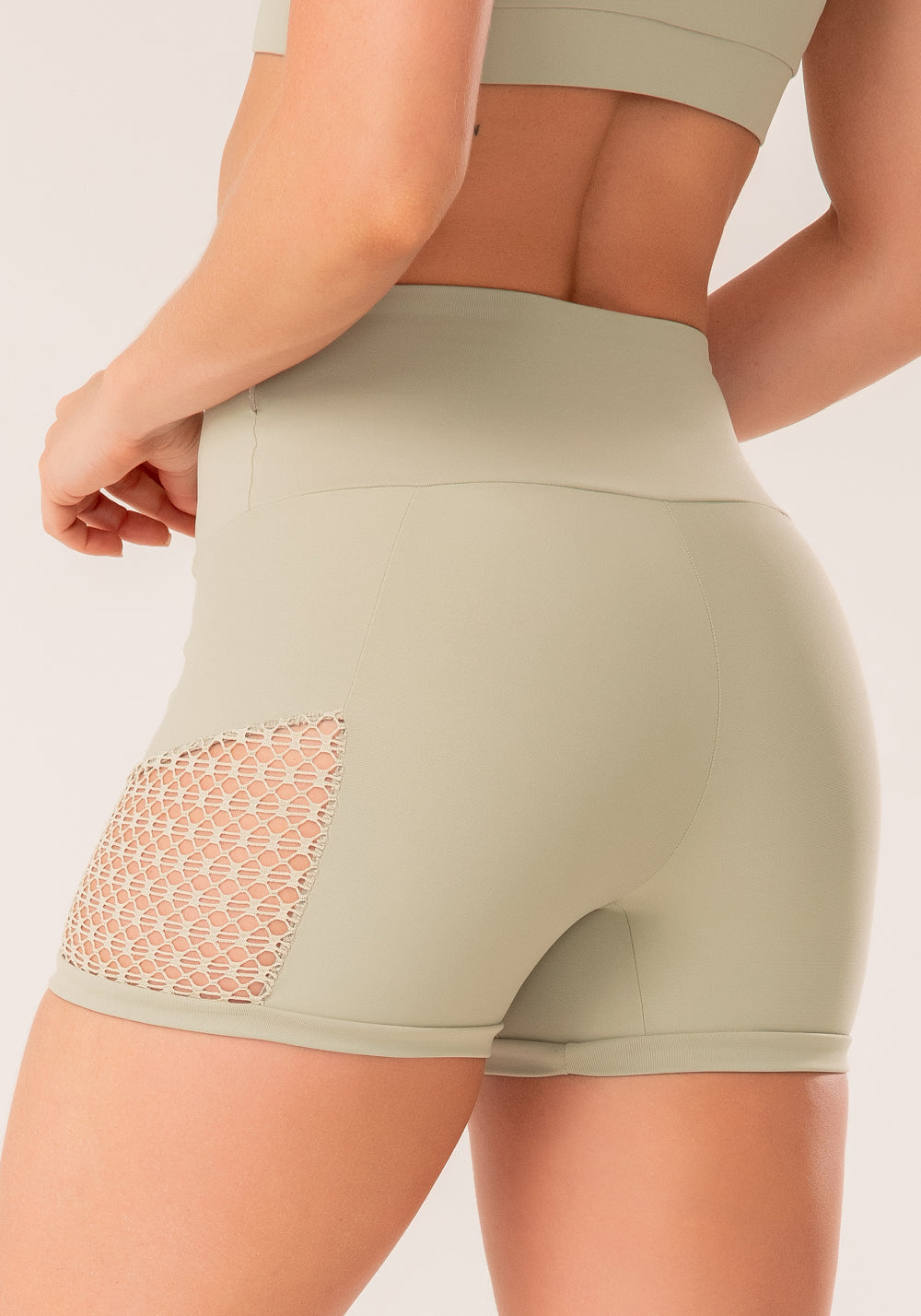 Short Fitness Feminino Oliva Com Recortes Em Tela Harmony Dlk