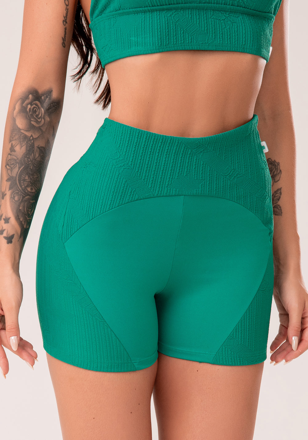 Short Fitness Feminino Verde Com Recortes Texturizados Harmony Dlk
