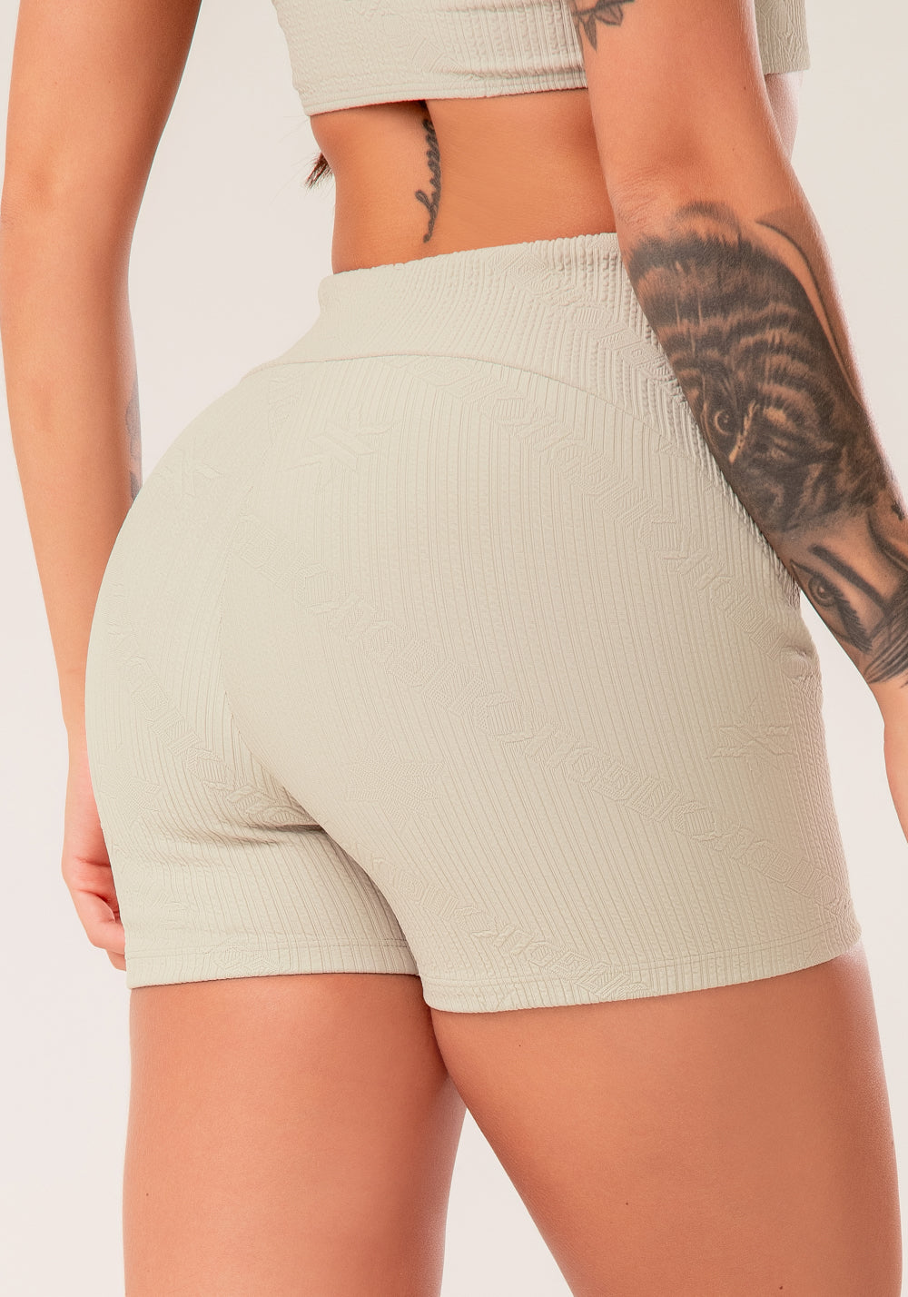 Short Fitness Feminino Oliva Com Recortes Texturizados Harmony Dlk