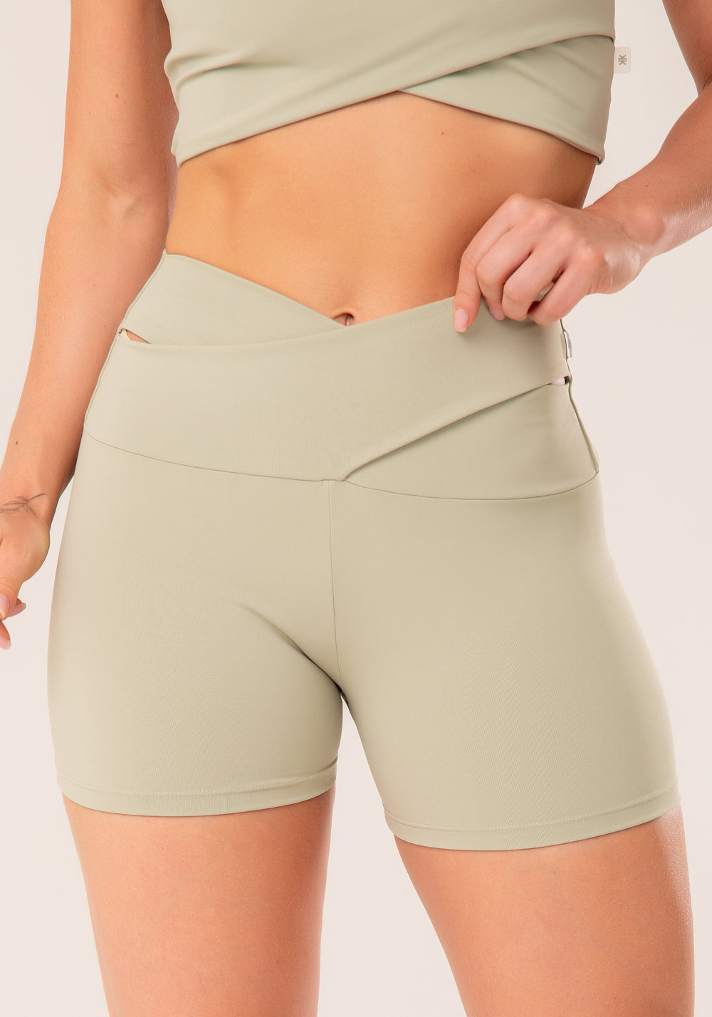 Short Fitness Feminino Oliva Com Cós Transpassado Harmony Dlk