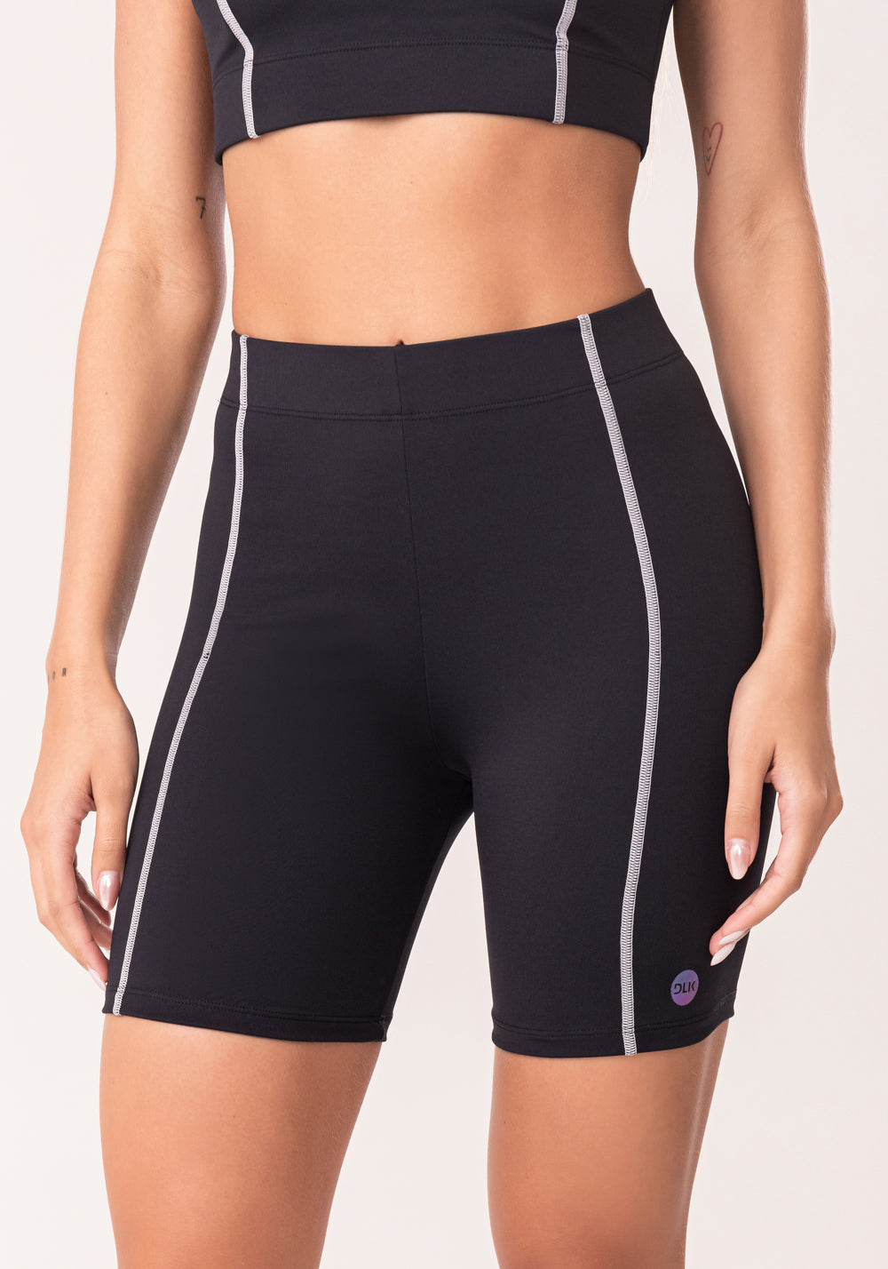 Bermuda Fitness Feminina Preto Com Pesponto Oasis Dlk