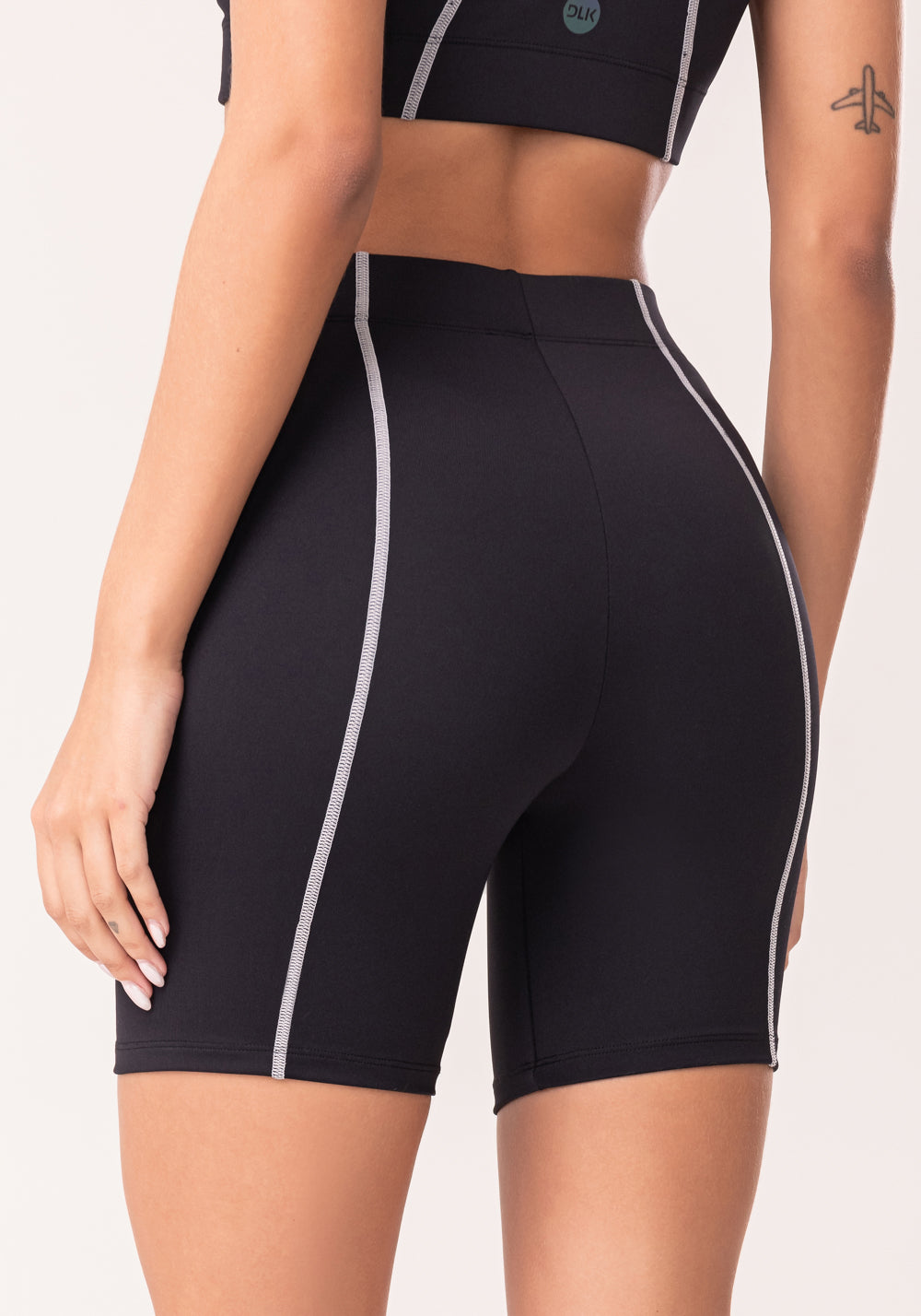 Bermuda Fitness Feminina Preto Com Pesponto Oasis Dlk