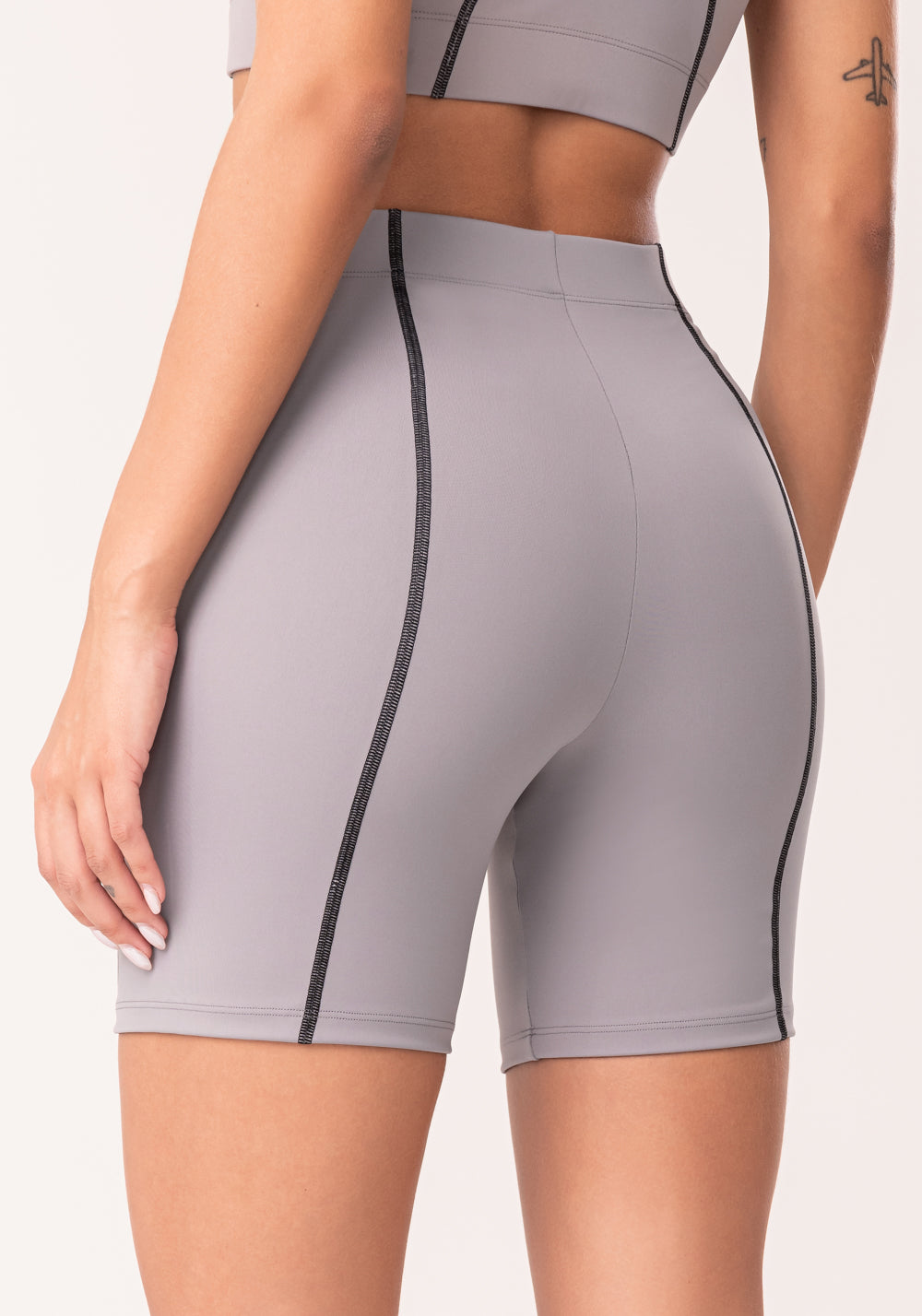 Bermuda Fitness Feminina Cinza Com Pesponto Oasis Dlk