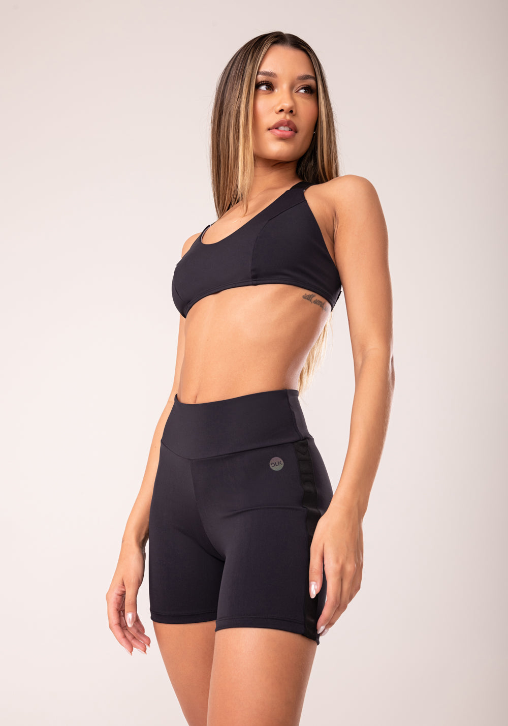 Bermuda Fitness Feminina Preto Com Elástico Lateral Oasis Dlk
