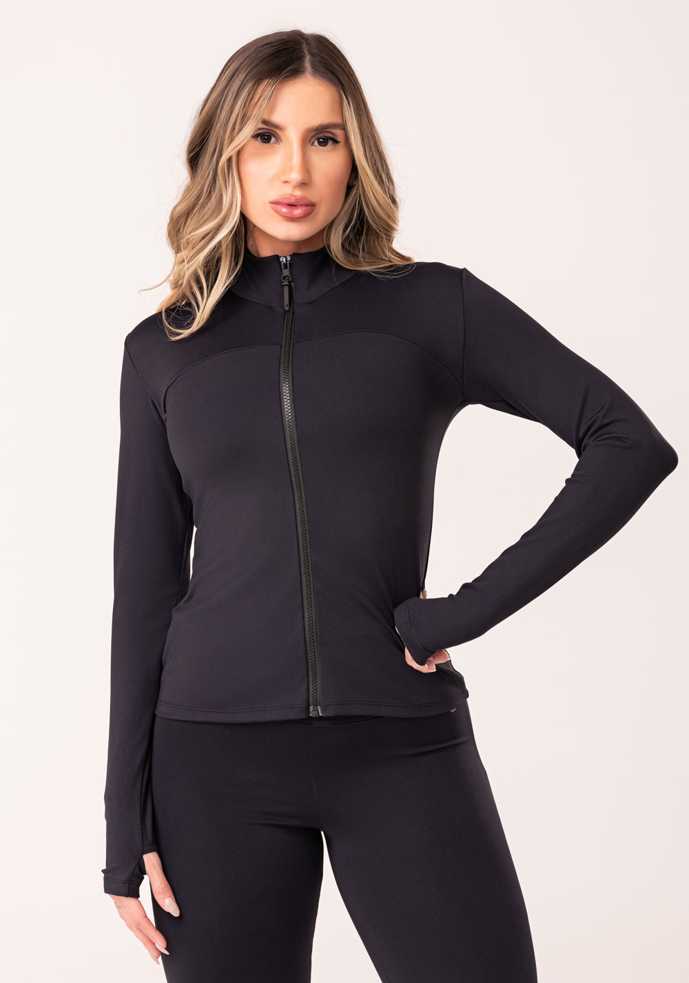 Casaco Feminino Preto Gola Alta e Zíper Oasis Dlk