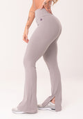 Calça Flare Feminina Cinza Com Fenda Oasis Dlk