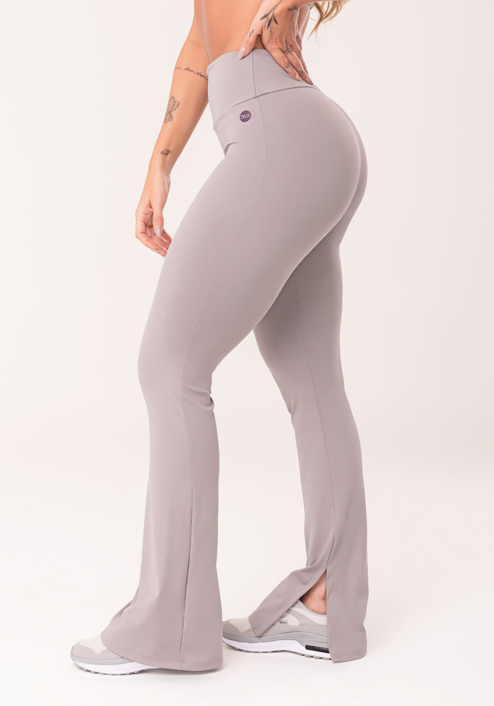 Calça Flare Feminina Cinza Com Fenda Oasis Dlk